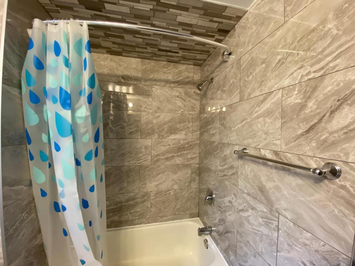 Yonge And Finch Subway !U Spacious & Cozy Private Bdr With Shared Bathroom Toronto Bagian luar foto